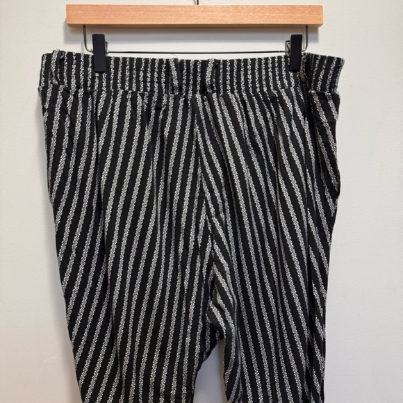 Torrid Black and White Stripe Challis Tie Front Pant Missing Belt Size 2x​ - Picture 9 of 13
